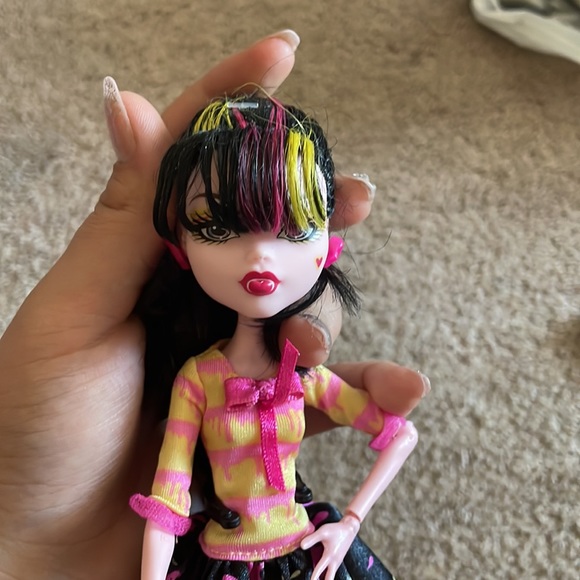 MONSTER HIGH DOLL! Draculaura Art Class Doll! - Picture 2 of 4